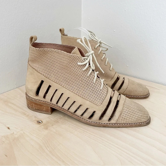 JEFFREY CAMPBELL Carradine Lace Up Perforated Leather Oxford Booties Sz 8 - Picture 1 of 9